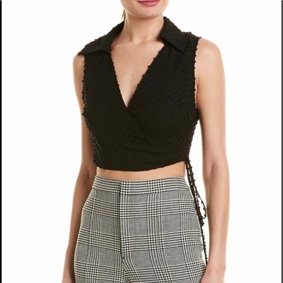 Alice + Olivia Tops - 𝅺Alice + Olivia Roseann silk blend crop top in black size 2